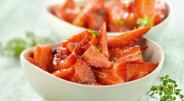 Dessert recipe: Strawberry salad, with thyme and balsamic vinegar