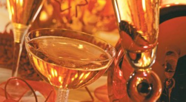 Cocktail recipe : champagne, Cointreau and honey