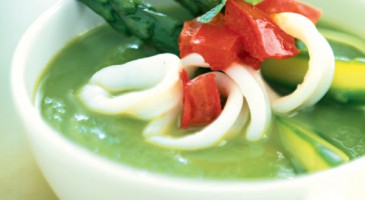 Starter recipe: AspAsparagus soup, squid and pepper
