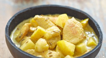 Gourmet recipe: Chicken curry with apples and bananas