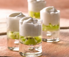 Easy dessert recipe: Lemon foam and kiwi jelly