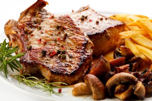 Gourmet recipe: Honey pork chop with thyme, zucchini and potatoes