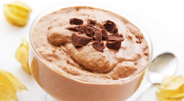 Easy dessert recipe: Chocolate mousse with meringue