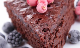 Gourmet dessert: Chocolate cake with raspberries