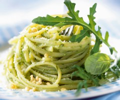 Italian recipe: Pesto with linguini
