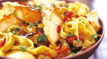Easy recipe: Tagliatelle with chicken and grilled vegetables