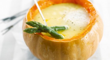 Easy recipe: Cheese fondue with pumpkin and champagne