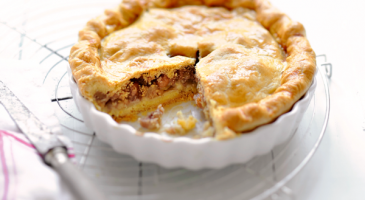 Sweet recipe: Apple pie with walnuts