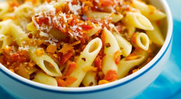 Easy recipe: Penne pasta with carrots and Thai pepper