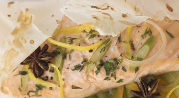 Salmon and vegetables en papillote