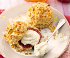 Sweet recipe: Scones with cream and fig jam