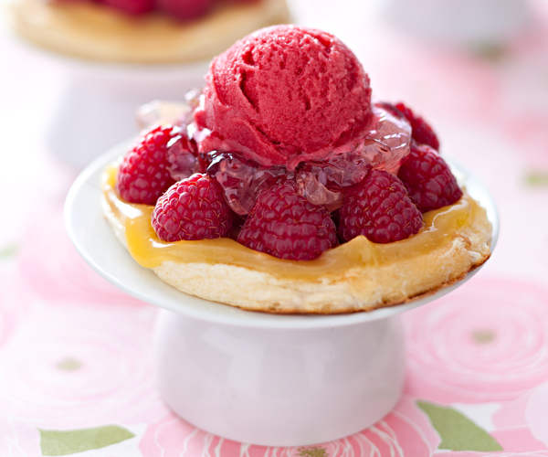 Dessert recipe: Blinis with lemon mousse and rose jam