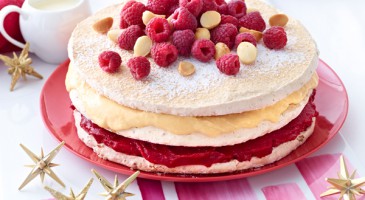 Gourmet recipe: Meringue cake with raspberry cream