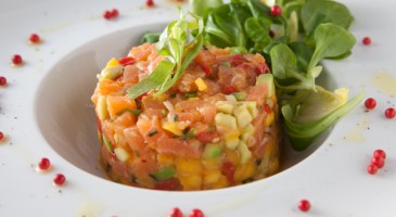 Easy recipe: Smoked salmon tartare with mango