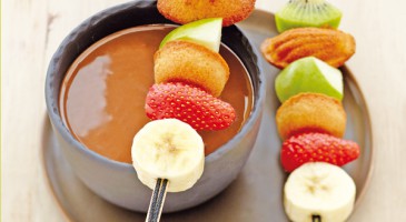easy recipe: Fruit skewers with Nutella fondue
