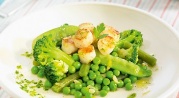 Healthy recipe: Steamed green vegetables with scallops
