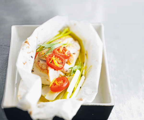 Healthy recipe Chicken breast en papillote with leeks