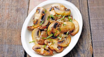 Healthy dish: a sautéed mushrooms with coriander