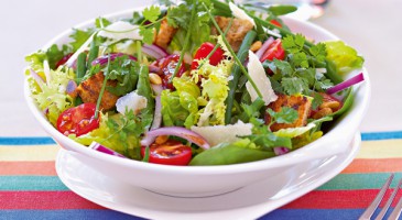 Easy recipe: Green salad with cherry tomatoes