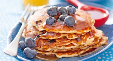 Yummy recipe: Blueberry pancakes with maple syrup