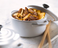 Gourmet main dish: Beef with caramelized onions and bamboo shoots