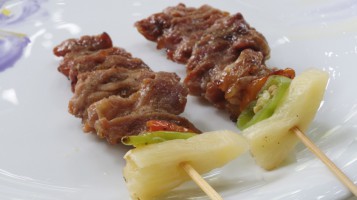 Easy recipe: Pork skewers with pineapple