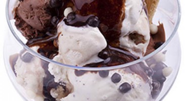 Easy recipe: Chocolate and vanilla sundae