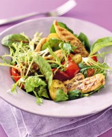Salad recipe: Mesclun salad with potatoes, bell peppers and chicken