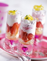 Deesert recipe: Strawberry trifle