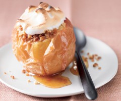 Gourmet dessert recipe: Oven-baked apples with praliné and meringue